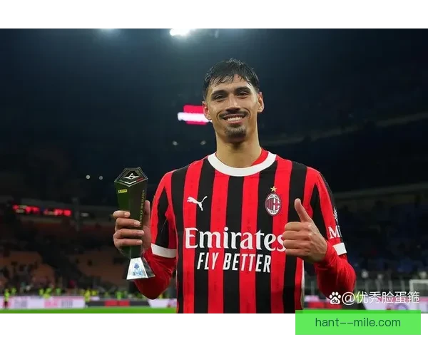 AC米兰门将迈尼昂热身时小腿不适退出欧联杯首发阵容